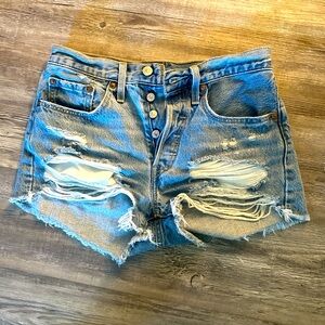 Levi jean shorts size 26 they do fit smaller so they could a 2 or 4.